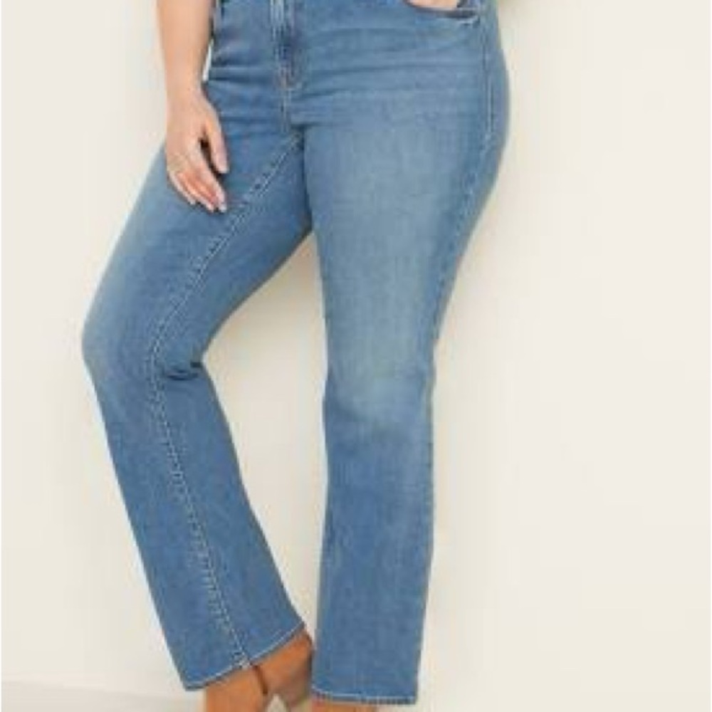 🆕Old Navy Mid-Rise Plus-Size Kicker Boot Cut Jeans Willow color size 28 plus💙
